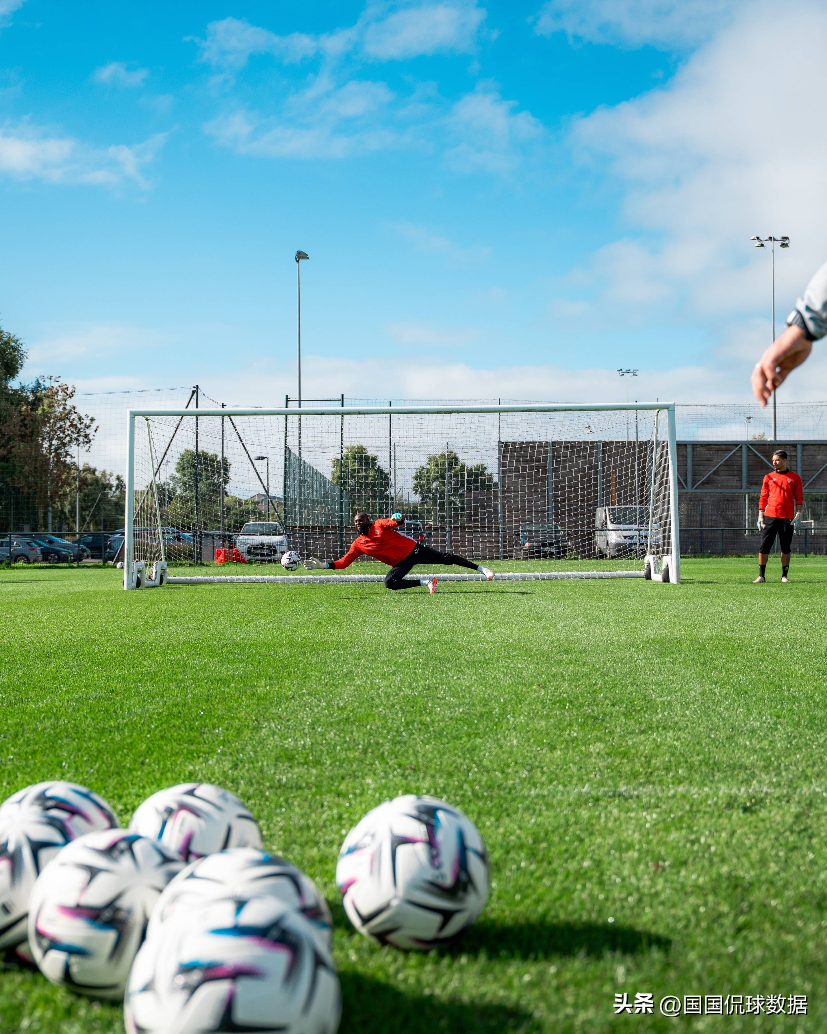 包含赛地聚焦——法甲今晨热度飙升；多伦多猛龙更衣室发声；质疑声仍在；赛程密集仍需轮换的词条