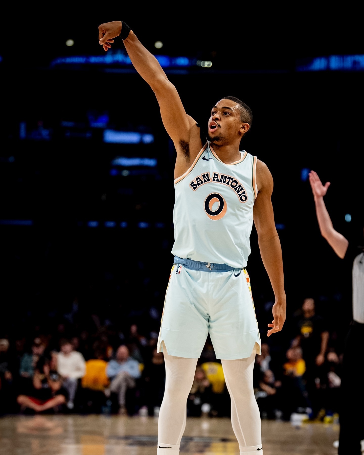 包含NBA季后赛倒计时，圣安东尼奥马刺清晨主帅复盘，细节引发关注，引发热议，临场指挥获称赞的词条